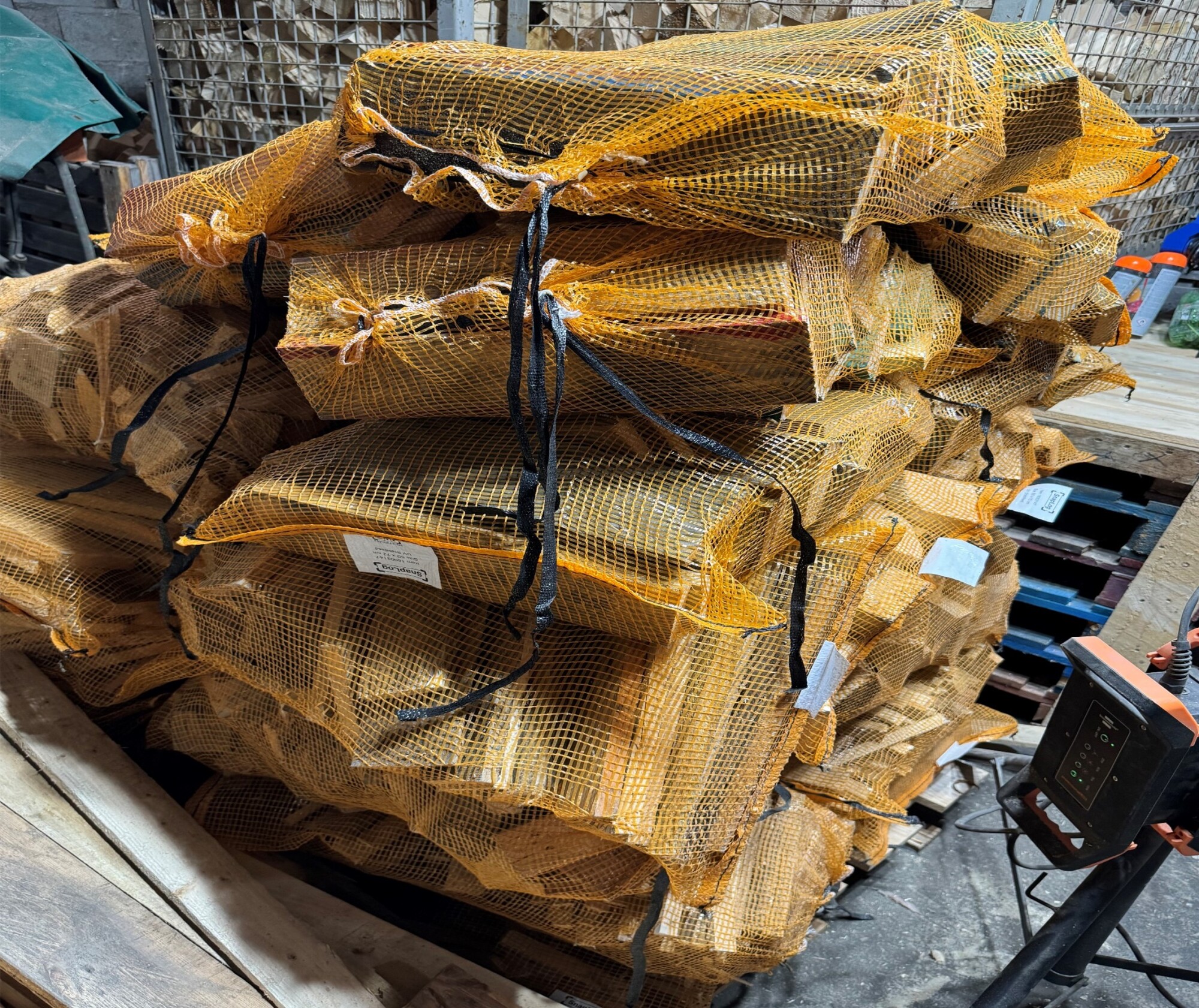 1-filet-bois-allumage-40l-chutes-bois-barbecue-bois.jpg